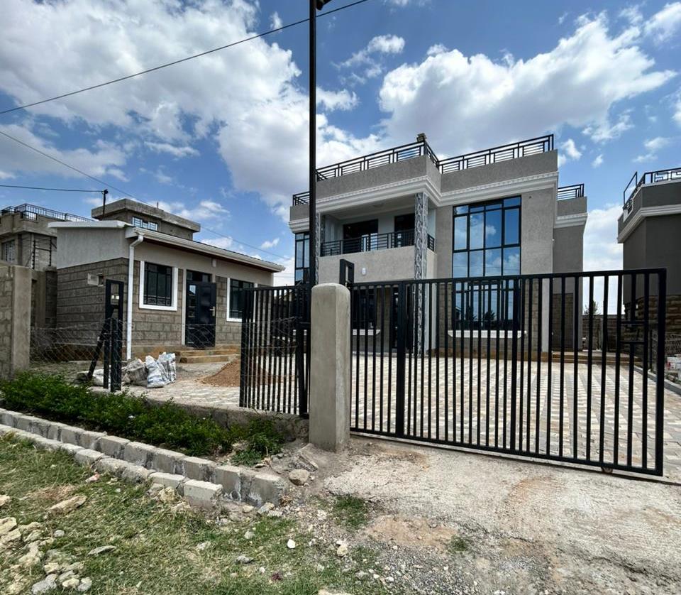 Kitengela – Modern 4-Bedroom Flat Roof House